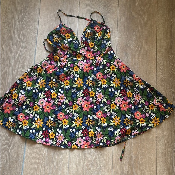 SHEIN Vibrant Floral V-Neck Mini Dress - Picture 2 of 7